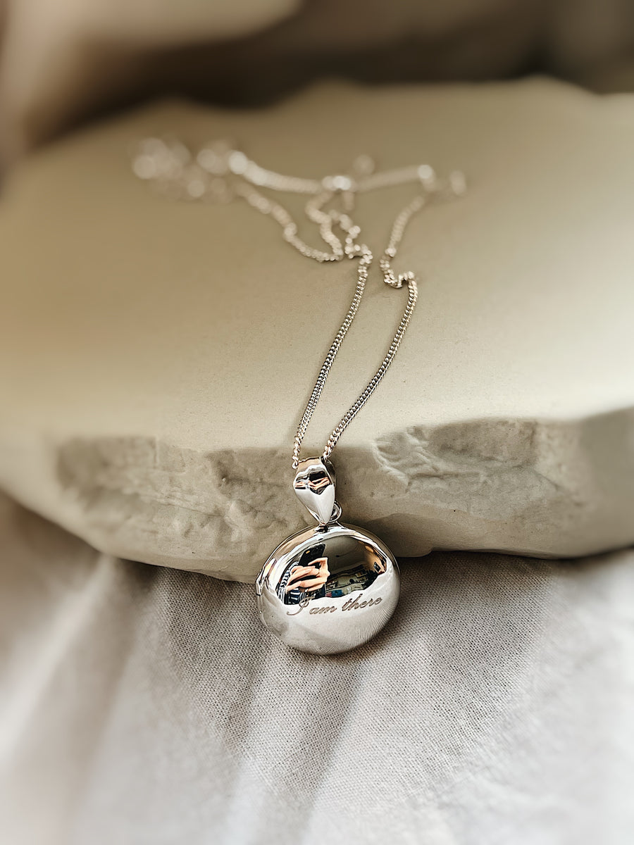SECONDS Locket ~ I Am There / Round