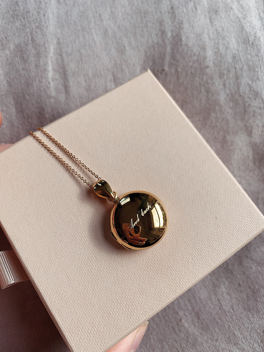Locket ~ Love You To The Moon And Back / Round