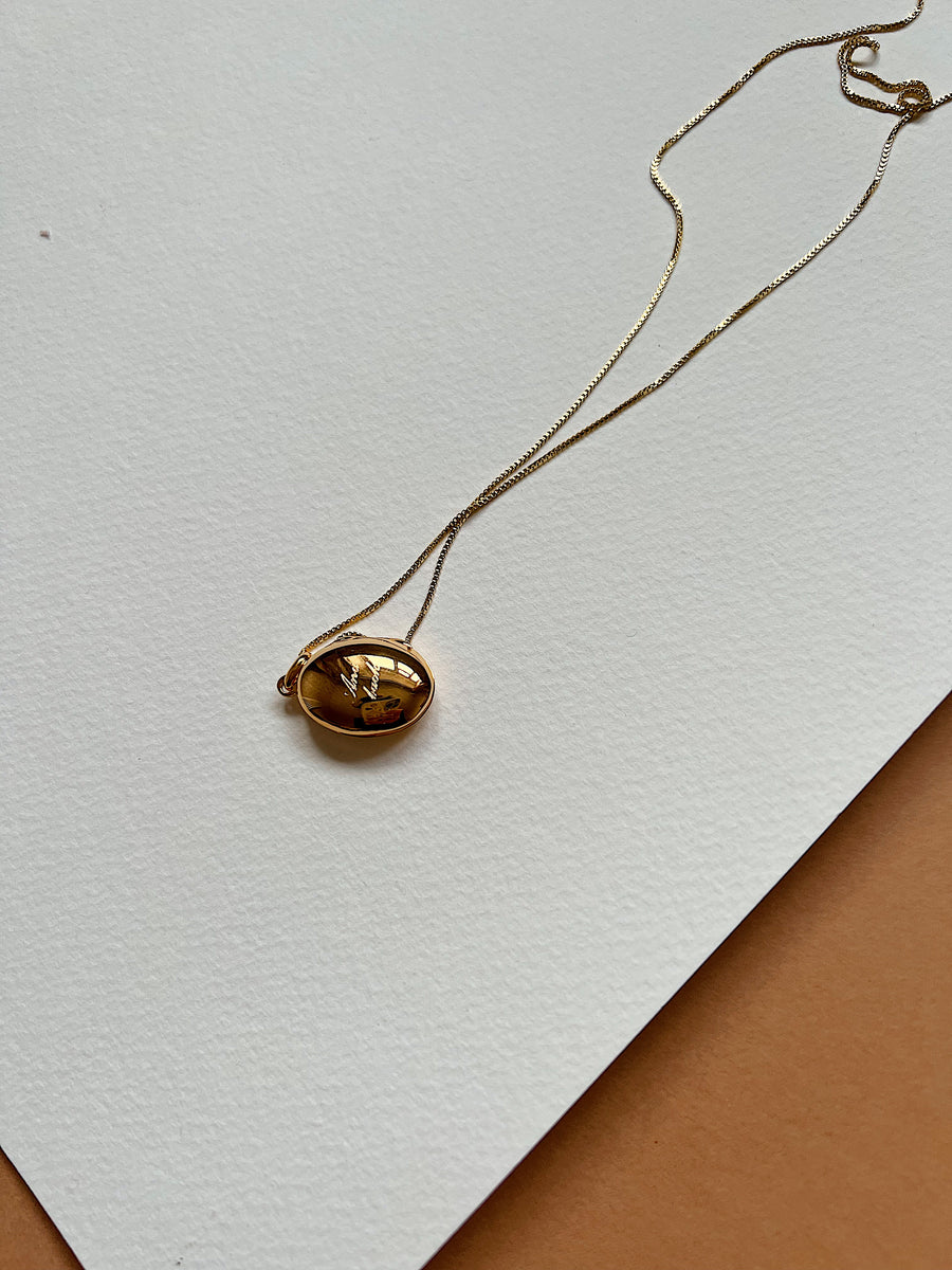 Locket ~ Love You To The Moon And Back / Oval