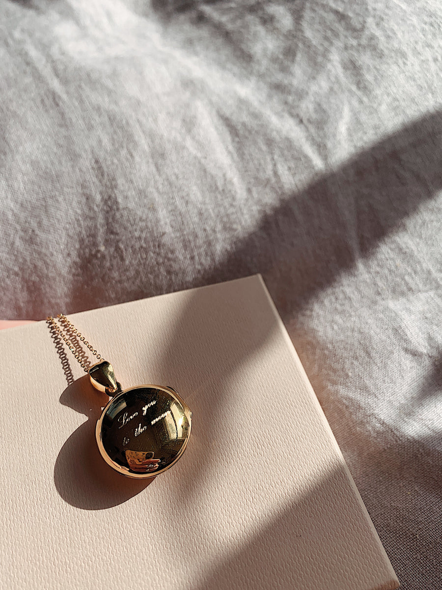 Locket ~ Love You To The Moon And Back / Round