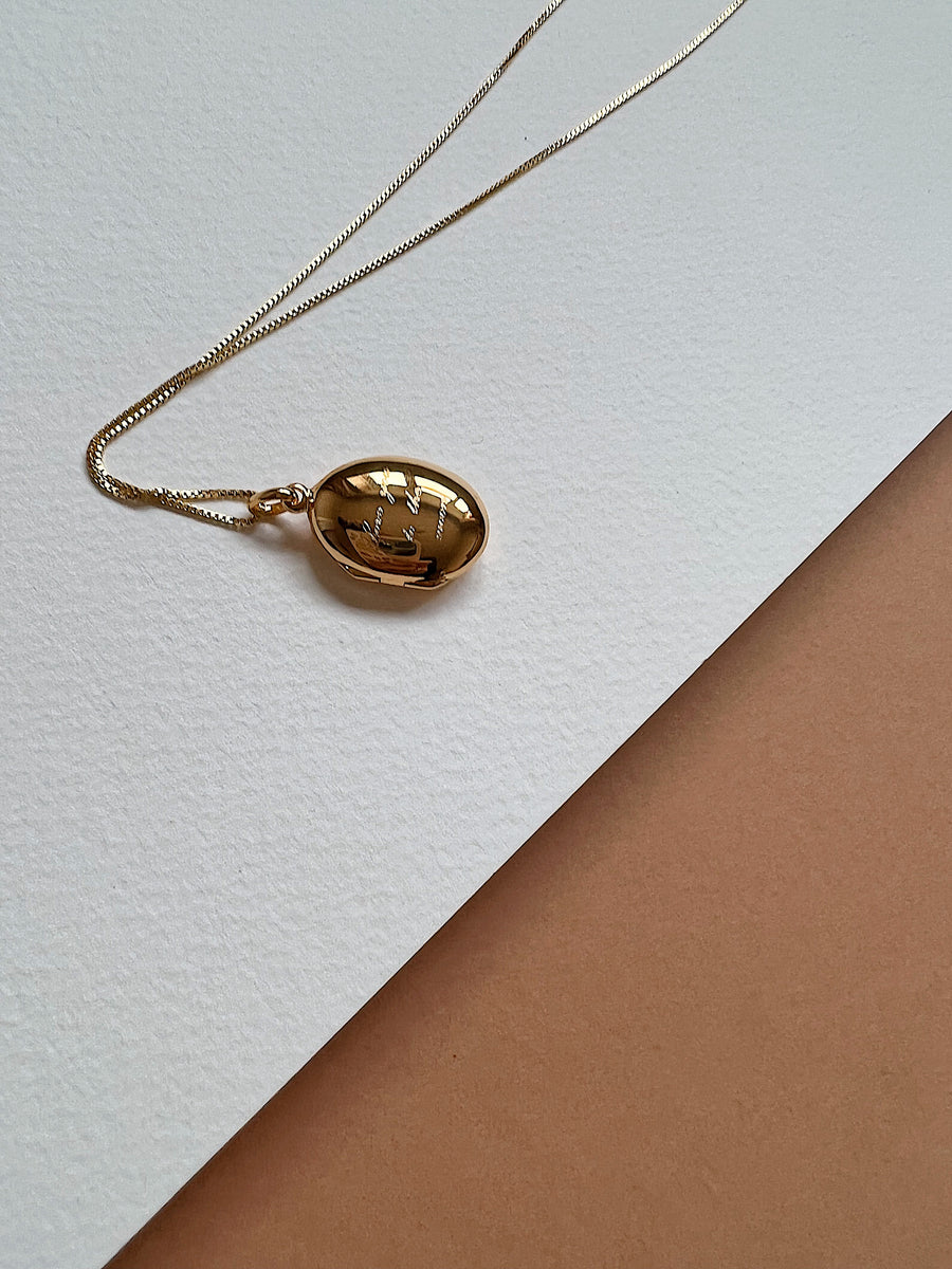 Locket ~ Love You To The Moon And Back / Oval