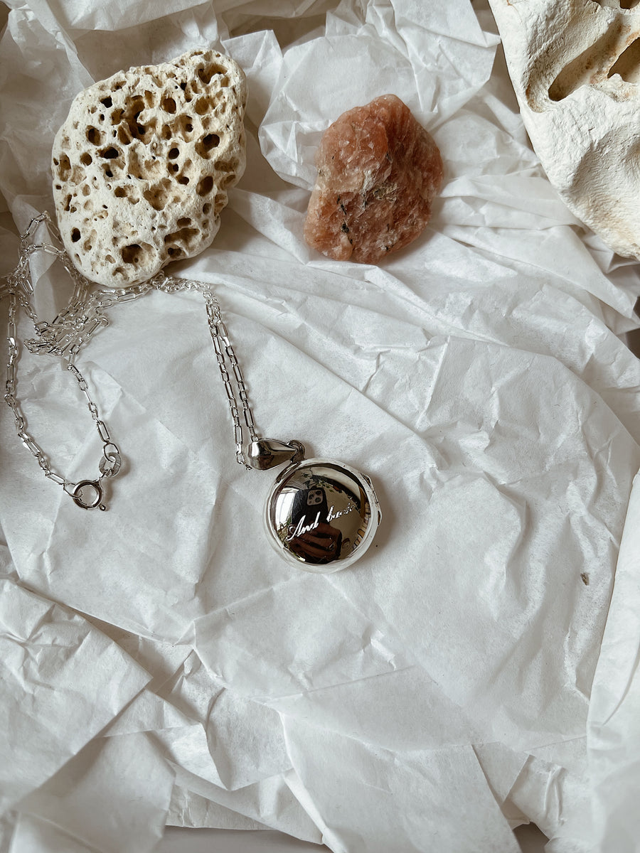 Locket ~ Love You To The Moon And Back / Round